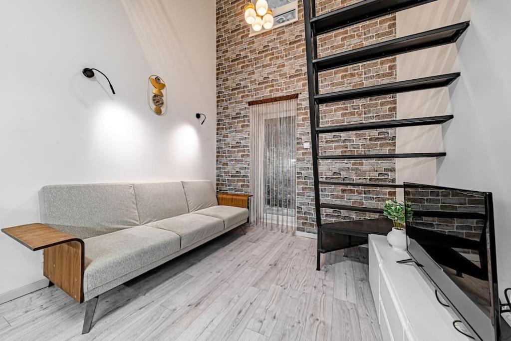 Chic Loft Bp: Industrial Gem Apartment Будапеща Екстериор снимка