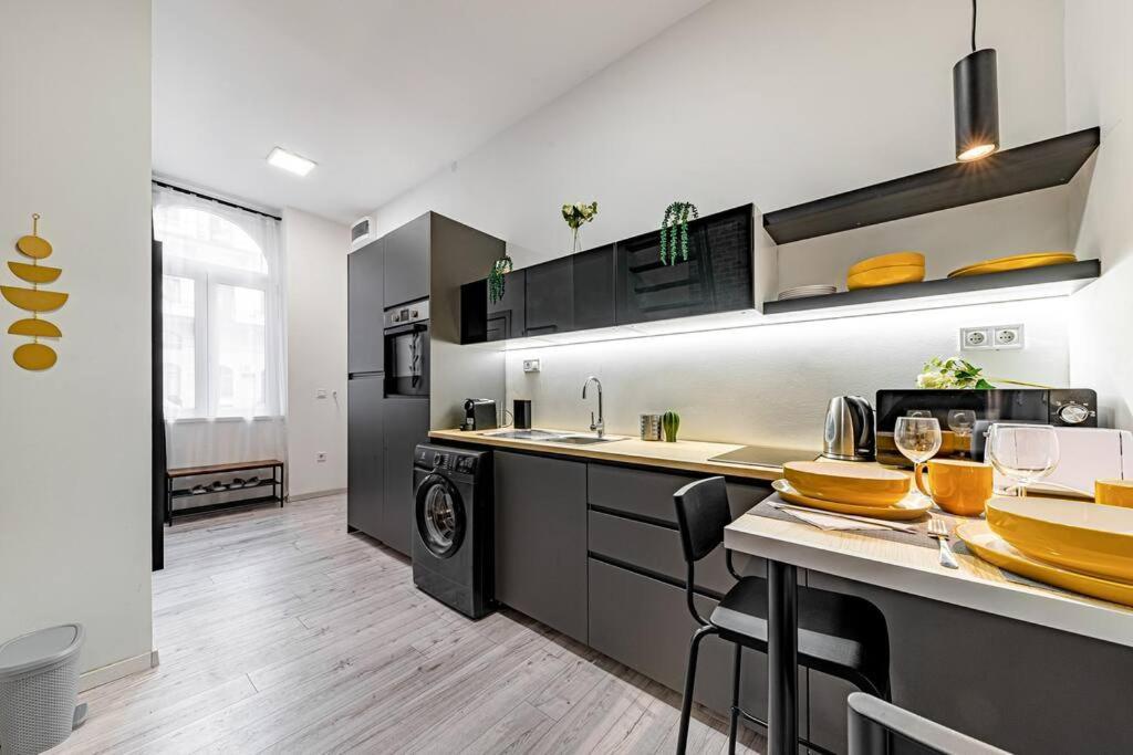 Chic Loft Bp: Industrial Gem Apartment Будапеща Екстериор снимка