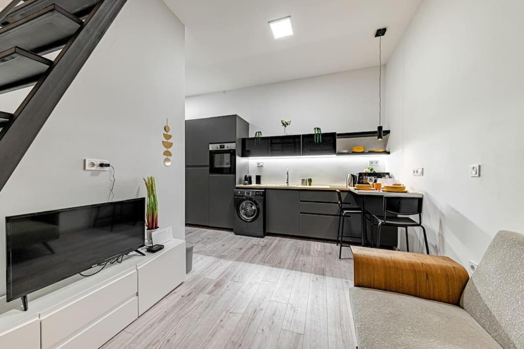 Chic Loft Bp: Industrial Gem Apartment Будапеща Екстериор снимка